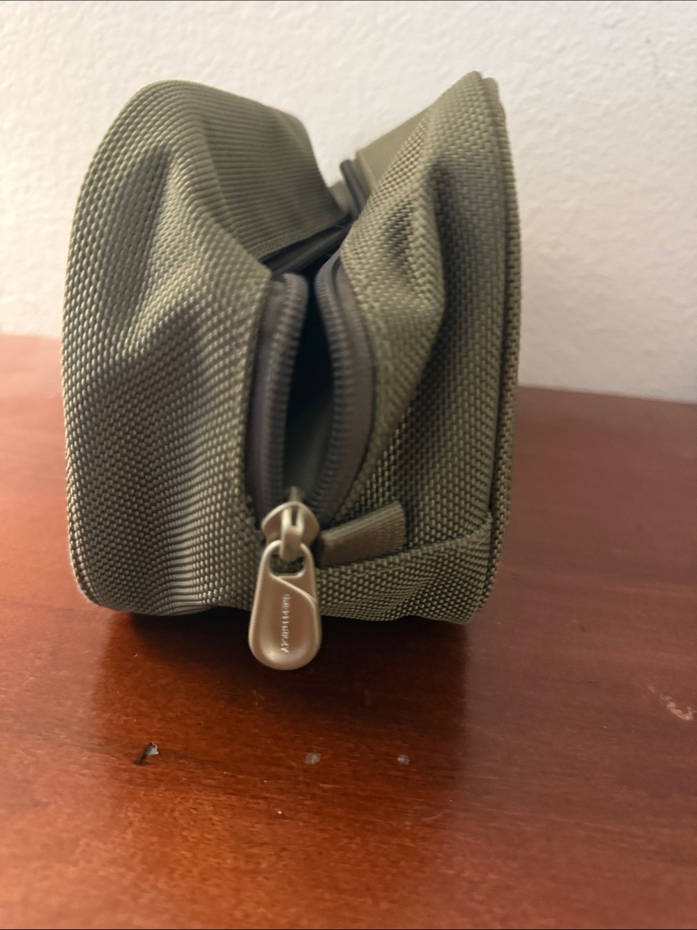 Briggs & Riley Dopp Cosmetics Kit Case - Picture 7 of 10